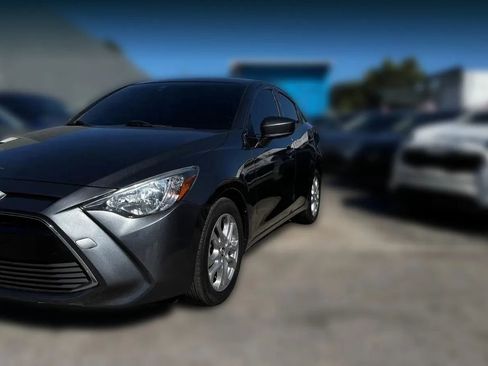 Used 2018 Toyota Yaris iA image 3