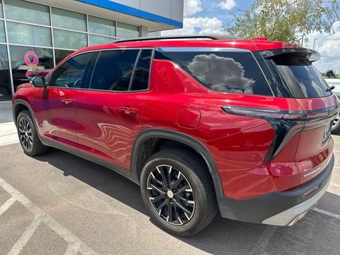 Used 2025 Chevrolet Traverse LT w/ Sun and Wheel Package FWD image 3