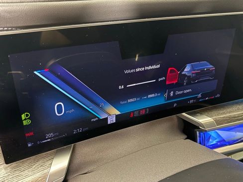 Used 2024 BMW 740i image 24