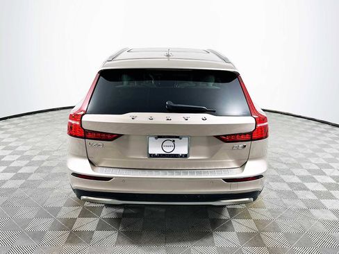 Used 2025 Volvo V60 B5 Cross Country Ultra w/ Protection Package Premier image 6