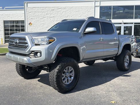 Used 2022 Toyota Tacoma SR5 w/ Technology Package RWD image 12
