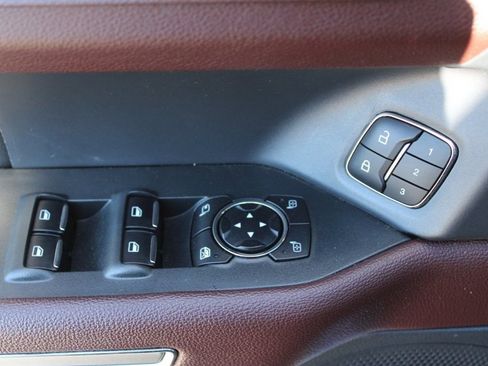 Used 2024 Ford Expedition Limited image 10