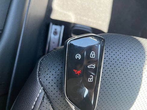 Used 2026 Volkswagen Atlas SE FWD image 23