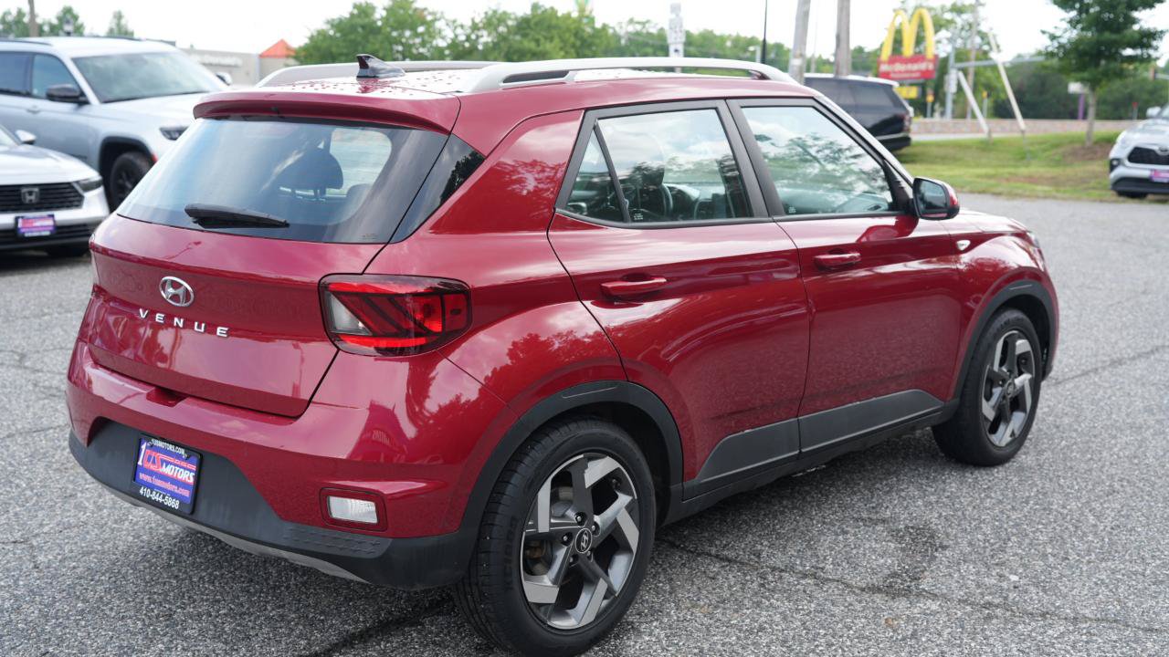 Used 2022 Hyundai Venue SEL FWD image 5