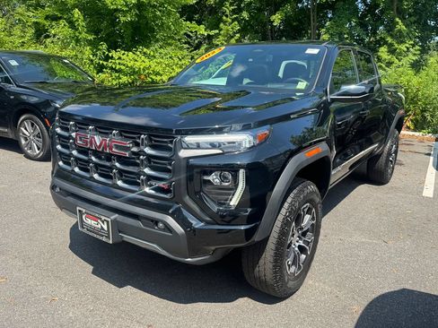 Used 2023 GMC Canyon AT4 w/ AT4 Premium Package AWD/4WD image 7