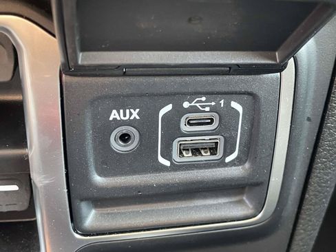 Certified 2025 Jeep Gladiator Sport AWD/4WD image 20