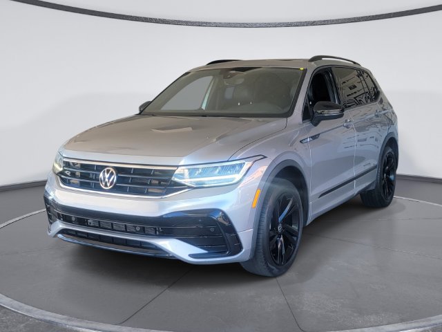 Used 2023 Volkswagen Tiguan SE R-Line FWD image 4