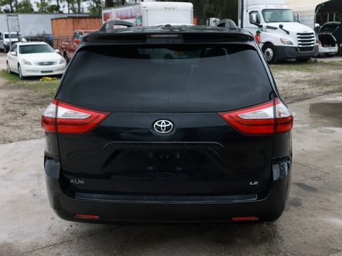 Used 2015 Toyota Sienna LE image 6