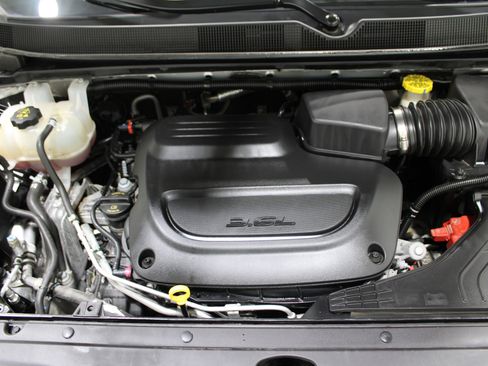 Used 2024 Chrysler Pacifica Touring-L image 43