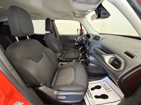 Used 2015 Jeep Renegade Latitude w/ Cold Weather Group II image 9