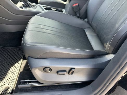 Used 2023 Volkswagen Tiguan SE w/ Panoramic Sunroof Package FWD image 47