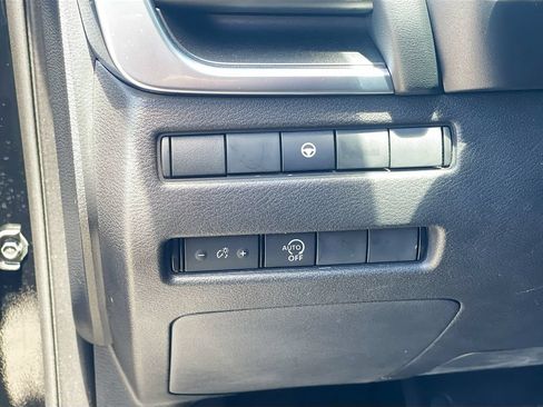 Used 2023 Nissan Rogue SV FWD image 10