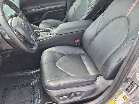 Used 2020 Toyota Camry XLE FWD image 16