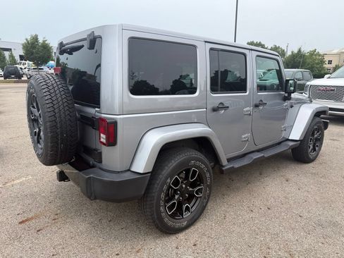 Used 2018 Jeep Wrangler Unlimited Sahara AWD/4WD image 5