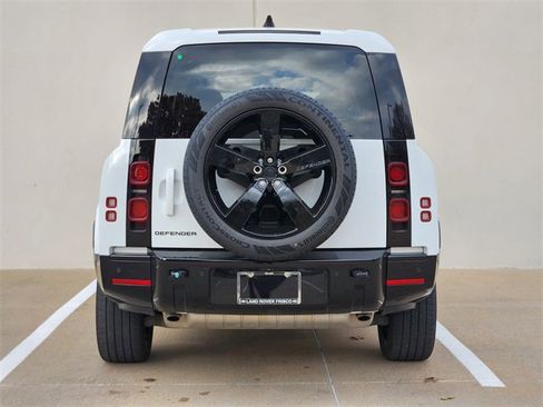 Used 2025 Land Rover Defender 130 X-Dynamic SE image 5
