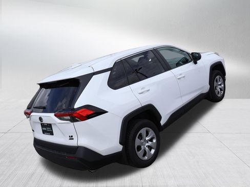 Used 2022 Toyota RAV4 LE w/ Carpet Mat Package (TMS) AWD/4WD image 6