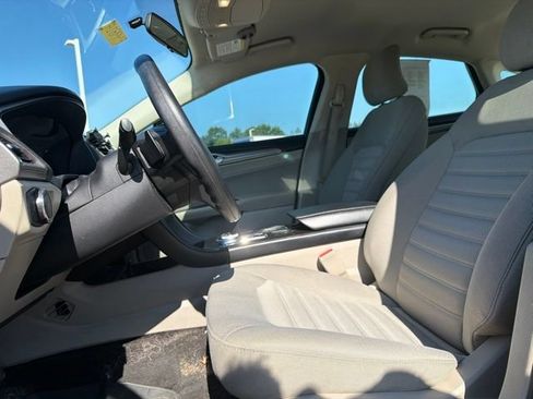 Used 2018 Ford Fusion SE w/ Fusion SE Technology Package FWD image 21