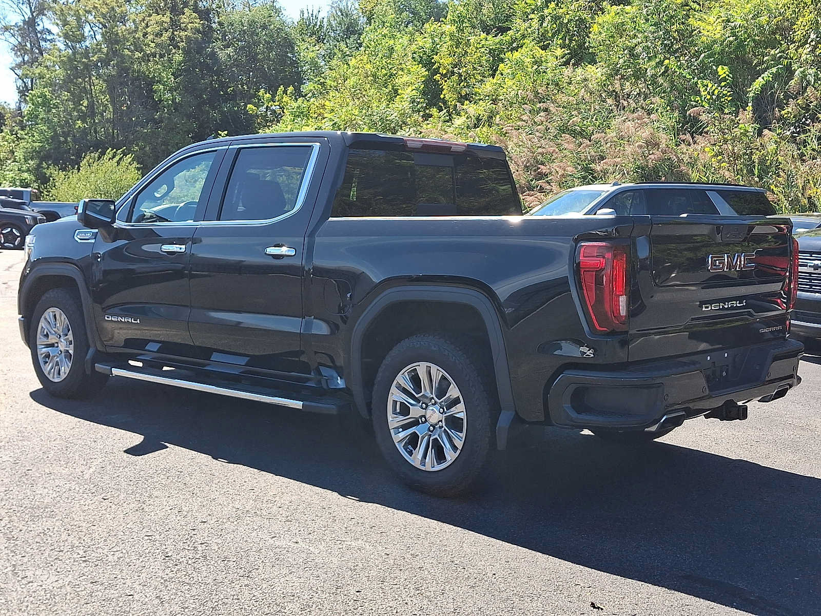 Used 2022 GMC Sierra 1500 Denali w/ Driver Alert Package II AWD/4WD image 4