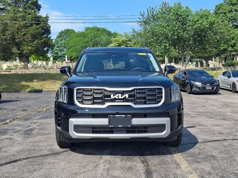 Used 2025 Kia Telluride S AWD/4WD image 2