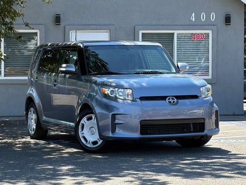 Used 2012 Scion xB FWD image 3