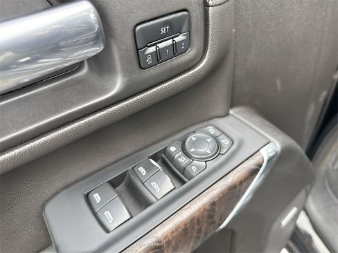 Used 2022 GMC Sierra 3500 Denali w/ Denali Ultimate Package image 13