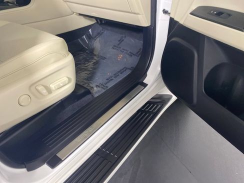 Certified 2023 Lexus GX 460 Premium w/ Premium Package AWD/4WD image 32