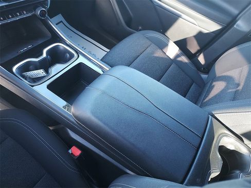 Used 2025 Chevrolet Traverse LT image 26