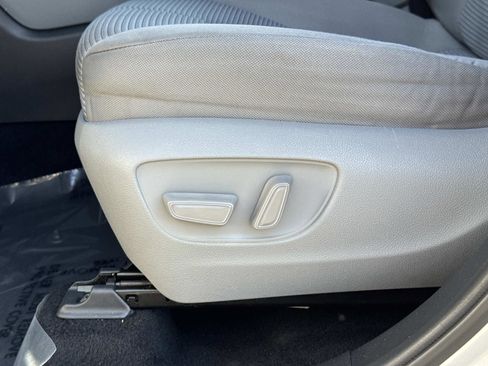 Used 2021 Toyota Highlander L image 20