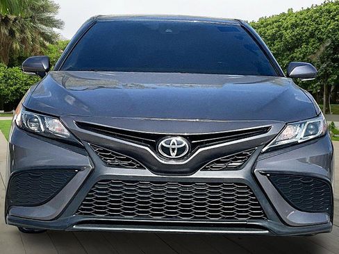 Used 2021 Toyota Camry SE w/ Cold Weather Package image 6