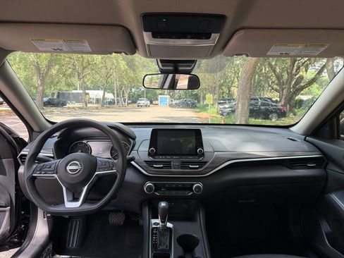 Used 2025 Nissan Altima 2.5 SV FWD image 30