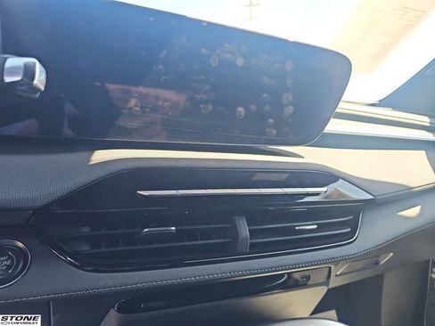 Certified 2025 Buick Enclave Preferred FWD image 17