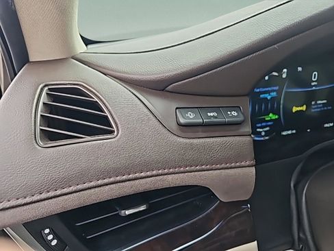 Used 2016 Cadillac Escalade Luxury image 21