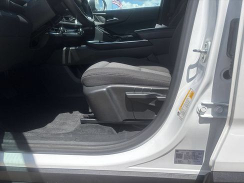 Used 2025 Chevrolet Equinox LT FWD image 21