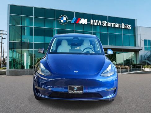 Used 2025 Tesla Model Y Long Range RWD image 2