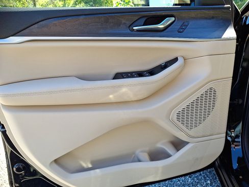 New 2025 Jeep Grand Cherokee Limited image 8