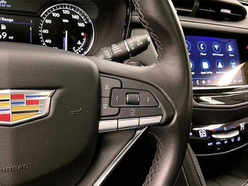 Used 2024 Cadillac XT6 Luxury image 25