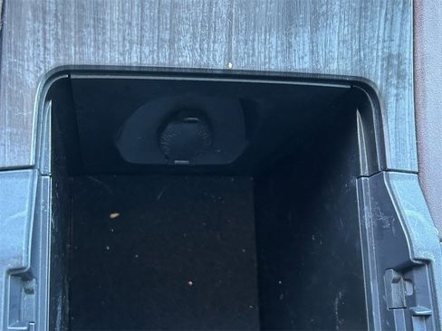 Used 2022 Toyota Venza Limited image 23