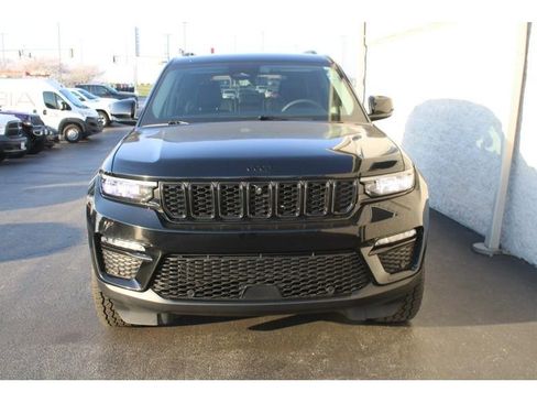 Used 2023 Jeep Grand Cherokee Limited w/ Luxury Tech Group II AWD/4WD image 11