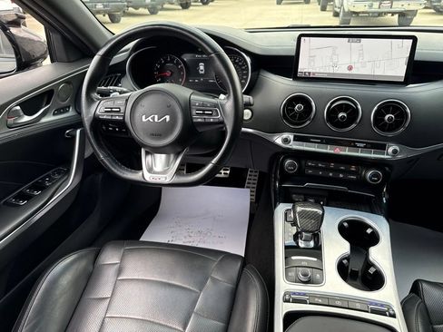 Used 2022 Kia Stinger GT2 RWD image 12