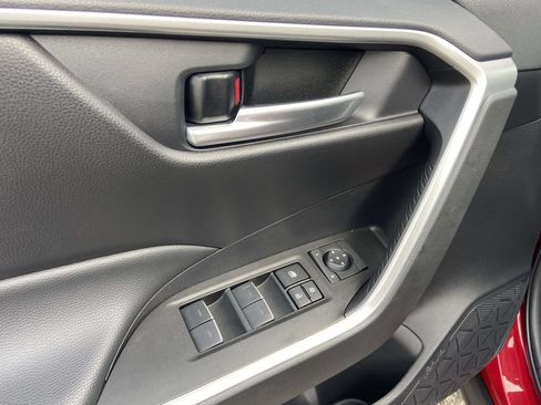 Used 2025 Toyota RAV4 XLE w/ Convenience Package FWD image 17
