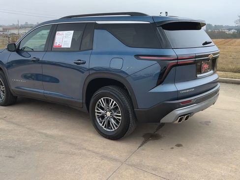 Used 2025 Chevrolet Traverse LT image 7