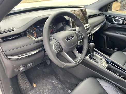 New 2026 Jeep Compass Latitude image 18