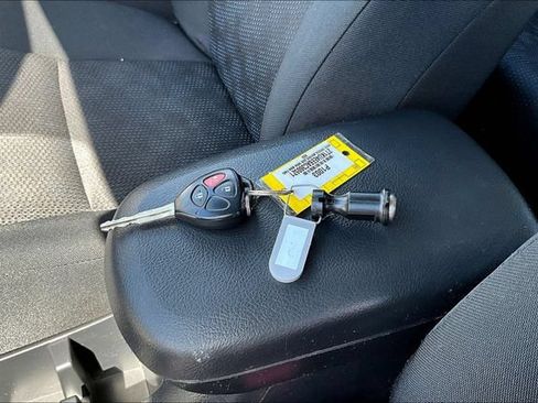 Used 2010 Toyota Matrix FWD image 33