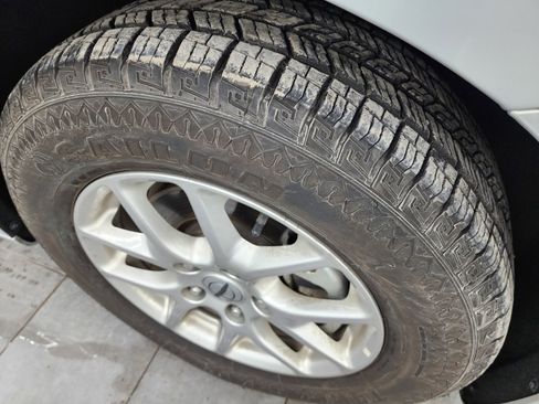 Used 2024 Chrysler Pacifica Touring-L image 3