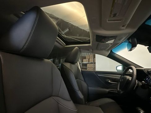 Certified 2023 Lexus ES 300h w/ Premium Package image 16