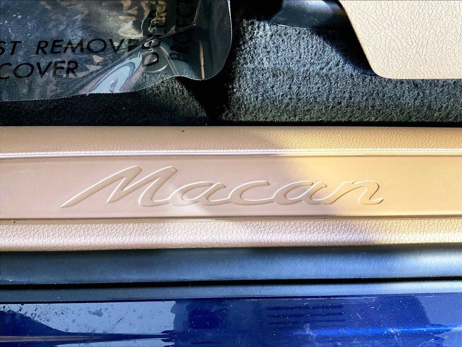 Certified 2024 Porsche Macan AWD/4WD image 19