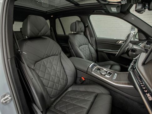 Used 2026 BMW X5 xDrive40i w/ M Sport Package image 24