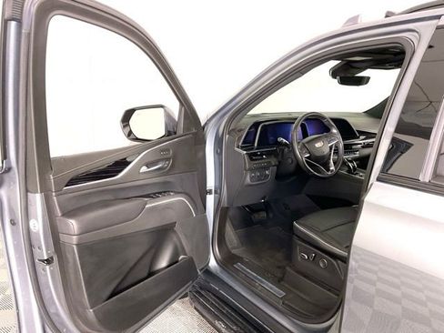 Used 2021 Cadillac Escalade Sport w/ LPO, ONYX Package image 26