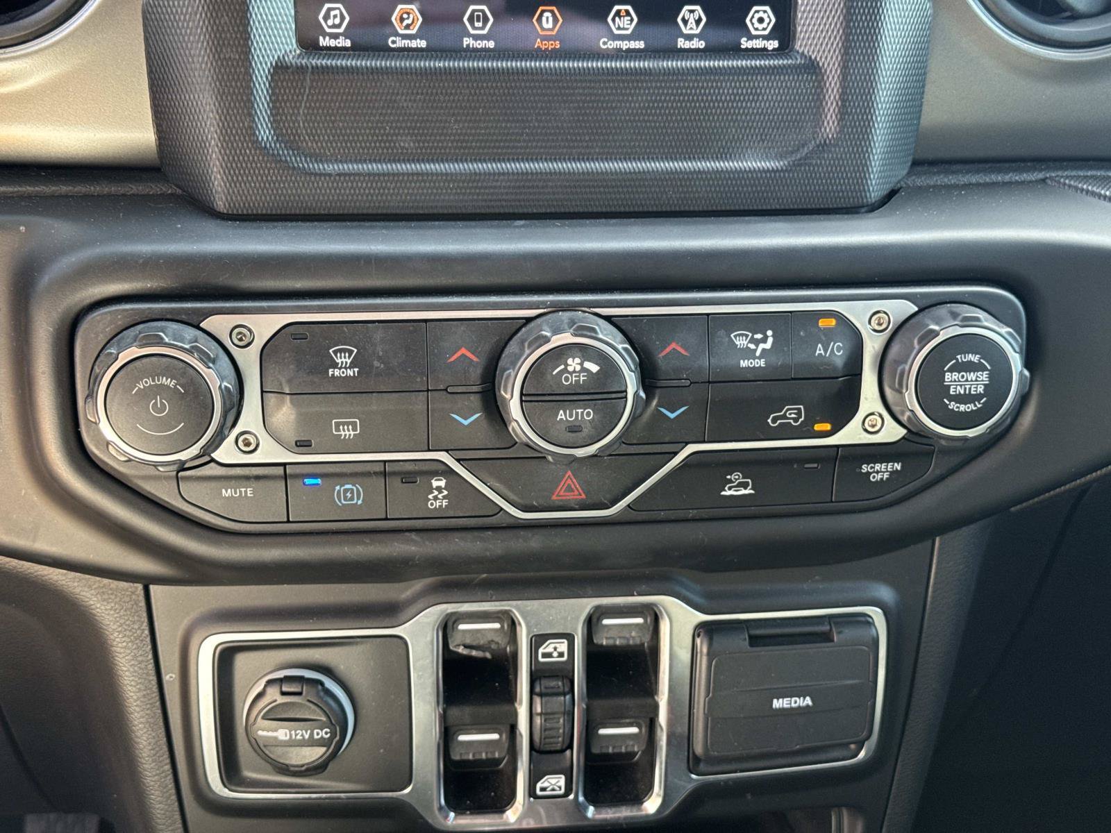 Used 2023 Jeep Wrangler Unlimited AWD/4WD image 23