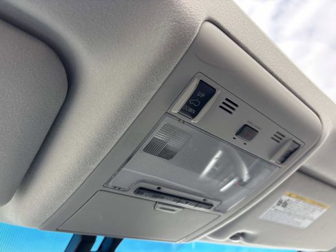 Used 2015 Toyota Land Cruiser image 26